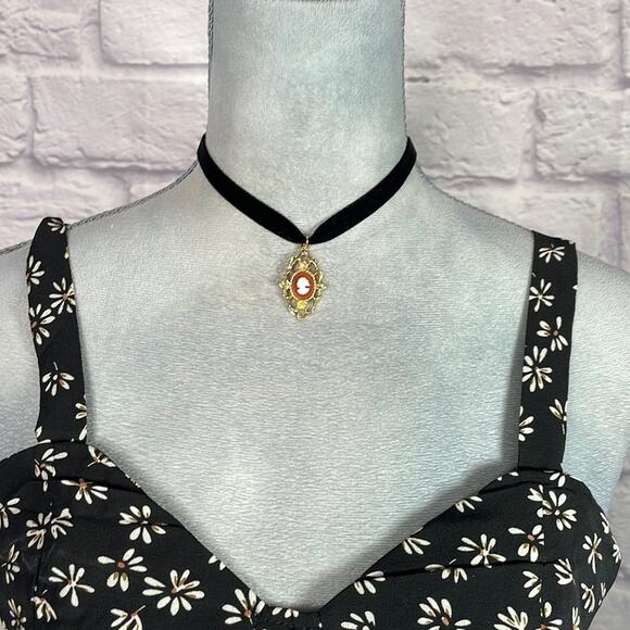 Handmade Upcycled cameo pendant choker necklace - Picture 1 of 6